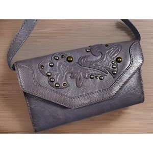 Frye New Montanna Crossbody Wallet Clutch Studded Bag Lavender Leather -EUC